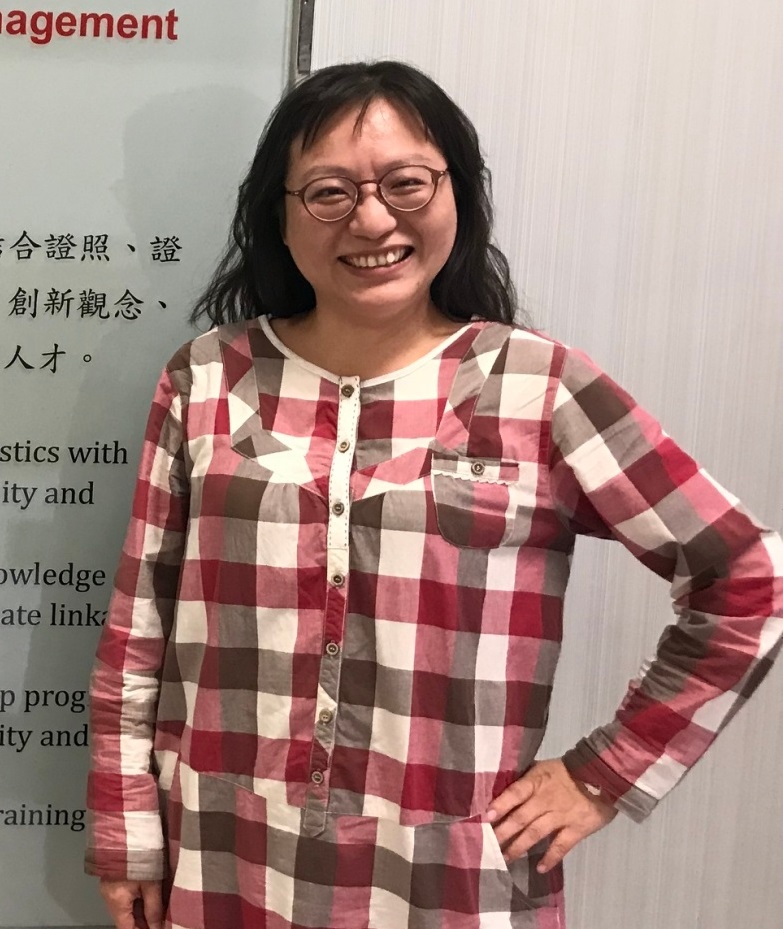 陳依婷（Chen,i Ting Assistant Professor) 助理教授　兼任　教務處教學資源中心主任
